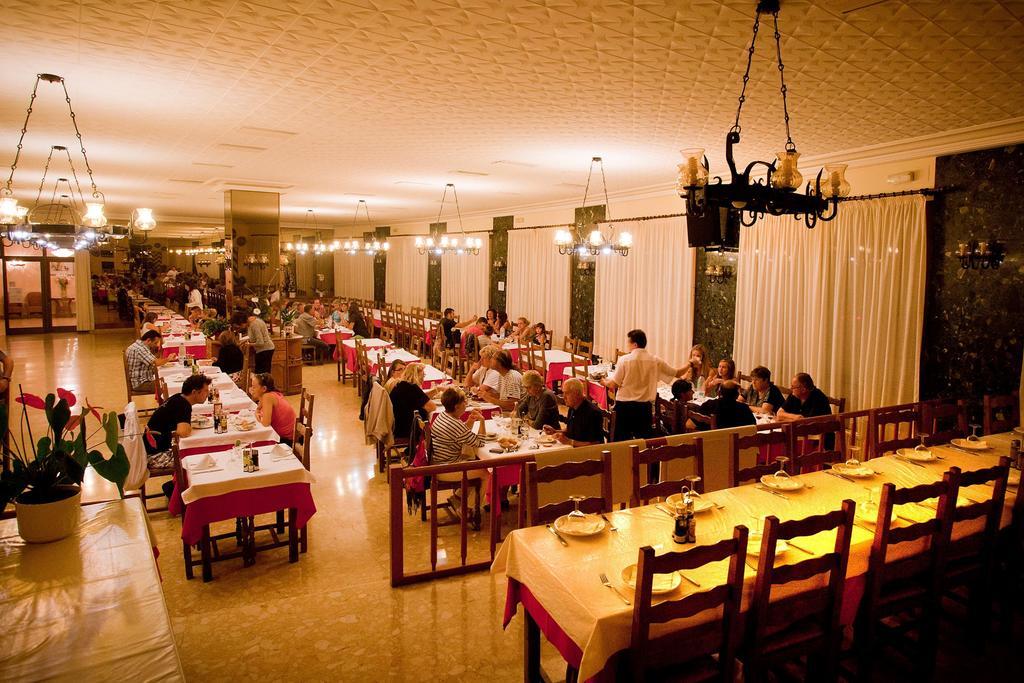 Hotel Beri Llança Esterno foto