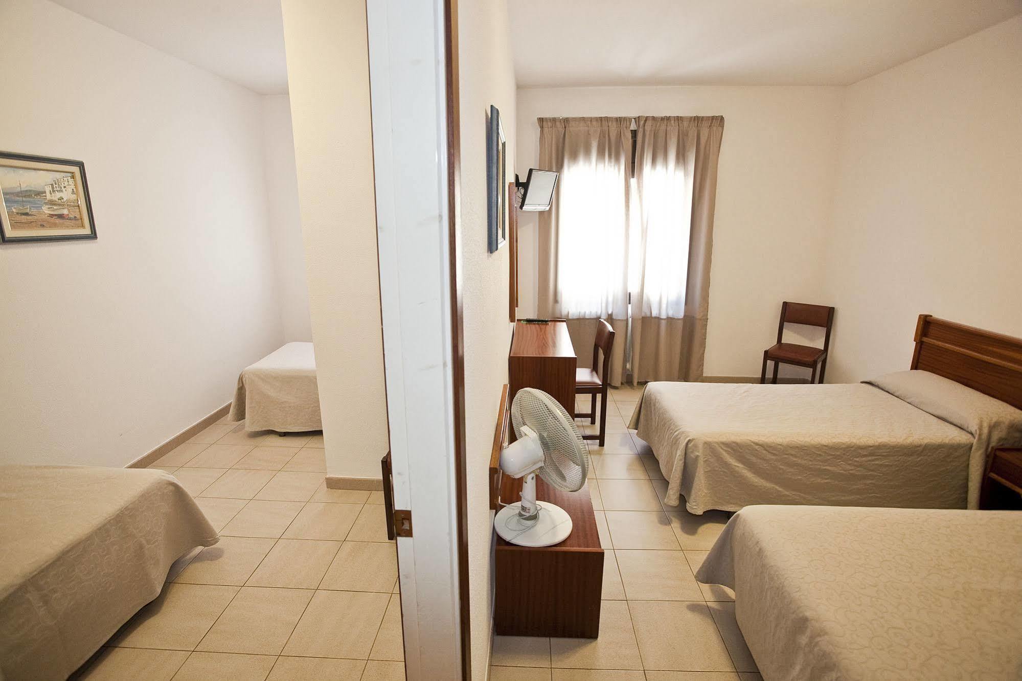 Hotel Beri Llança Esterno foto