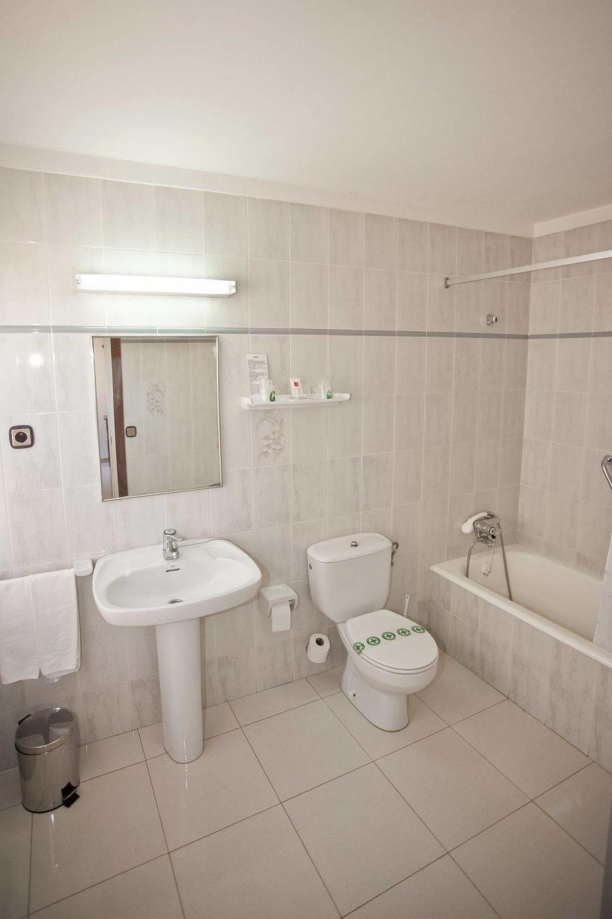 Hotel Beri Llança Esterno foto