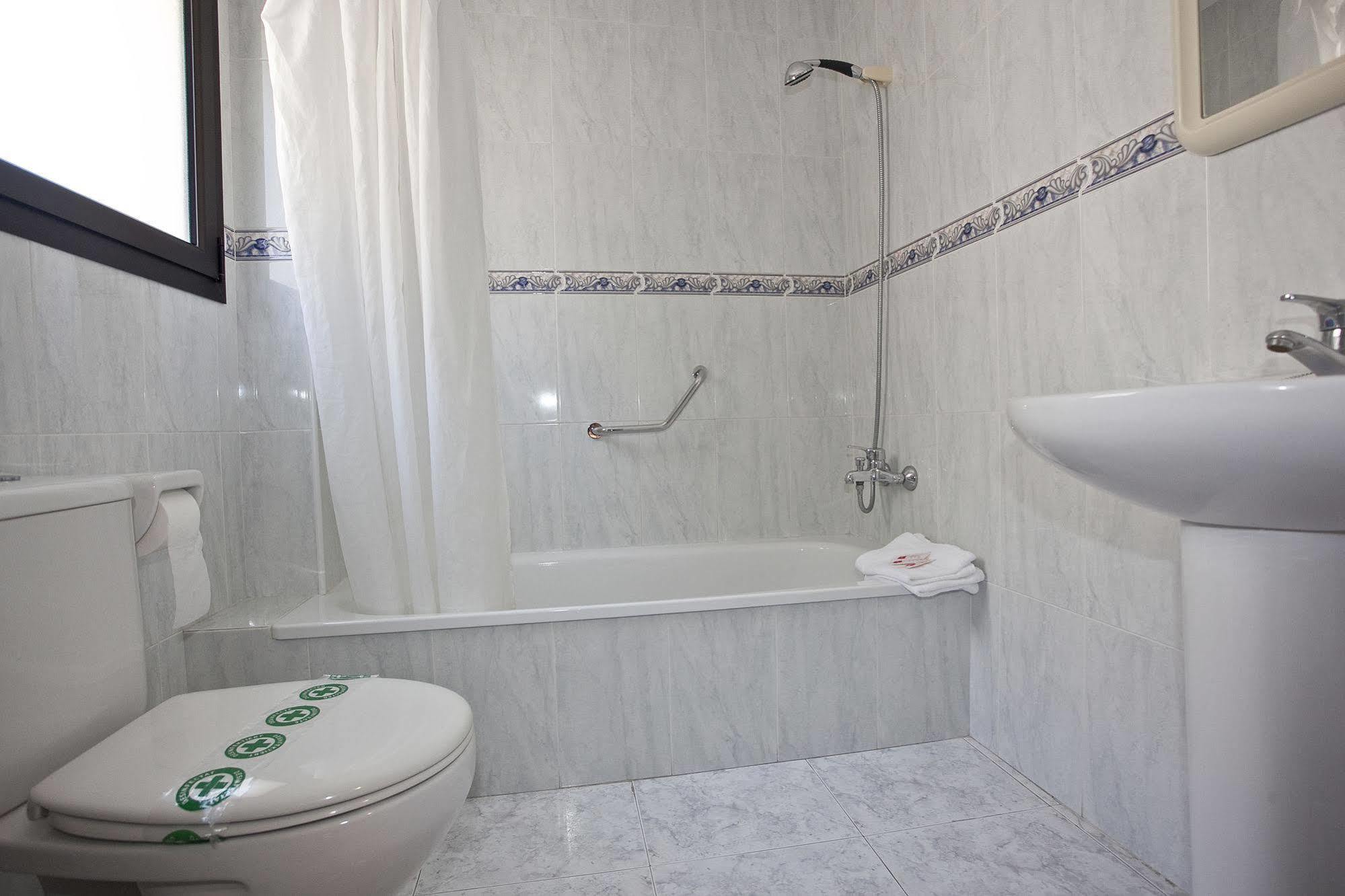 Hotel Beri Llança Esterno foto