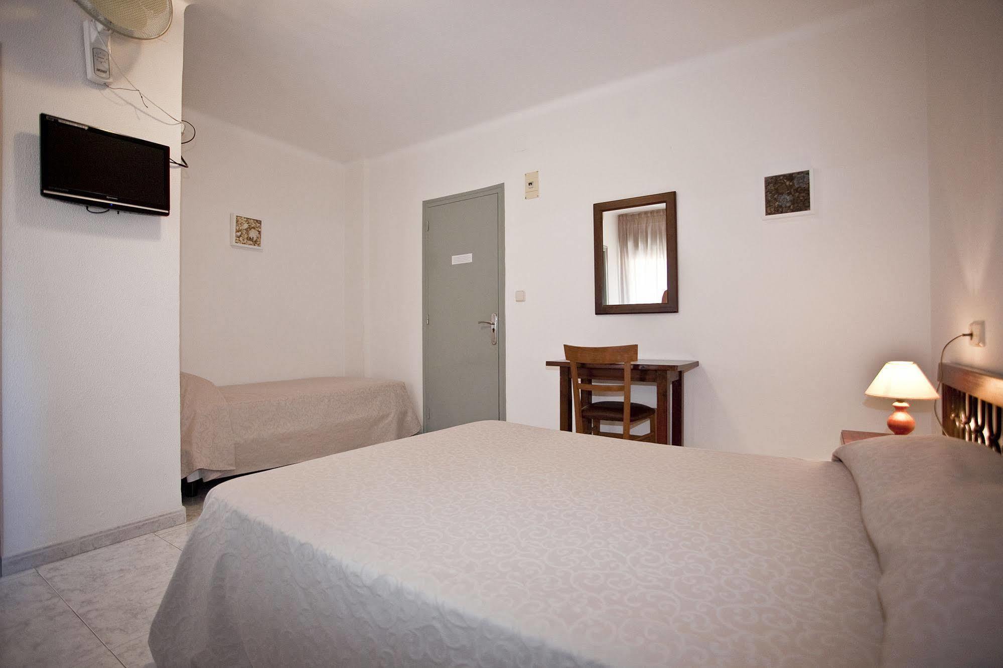 Hotel Beri Llança Esterno foto
